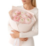 Букет из 9 бледно-розовых ранункулюсов